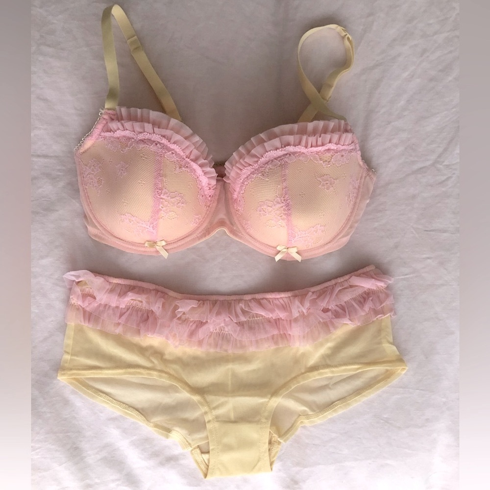 La Senza bra and panty set.  Never worn.